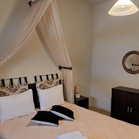 Guesthouse Aelia Като-Лутраки Экстерьер фото