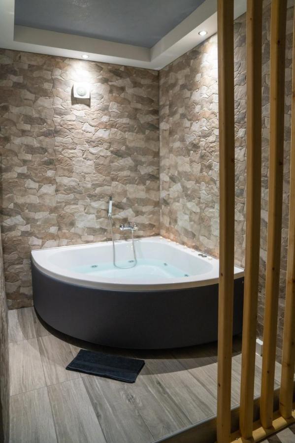 Guesthouse Aelia Като-Лутраки Экстерьер фото